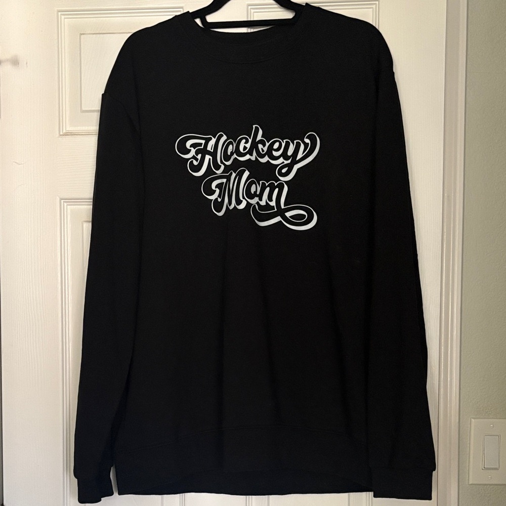 Hockey Mom Black Sweatshirt White Lettering 2X EUC